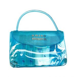  "SARAYA" "Aminomineral" Подарочный набор-сумка (Увлажняющий лосьон 20 мл.+Очищающая эссенция 20 мл.+Защитный крем 7 г.) 1/10 ― Японская косметика в Краснодаре