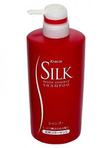 KRACIE(Kanebo) "Silk" увлажняющий шампунь с шелком и природным коллагеном 550 мл ― Японская косметика в Краснодаре
